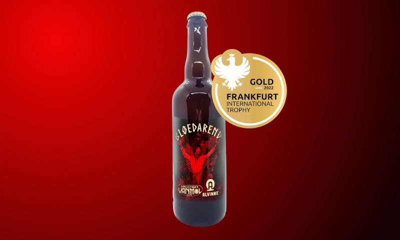 Bloedarend fles met gouden award van de Frankfurt International Trophy